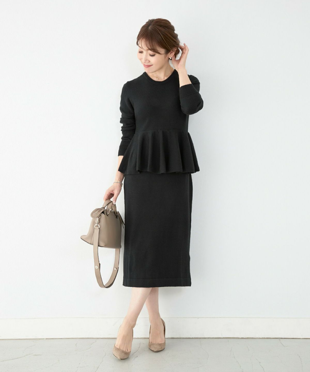 ニットワンピース ペプラム クルーネック