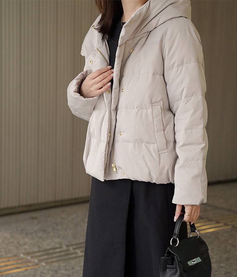 ショート丈フード付きダウンコート HUIT