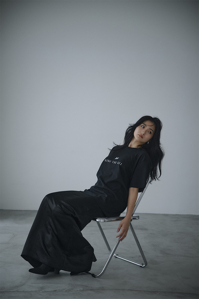 original print unisex tee & acetate satin skirt