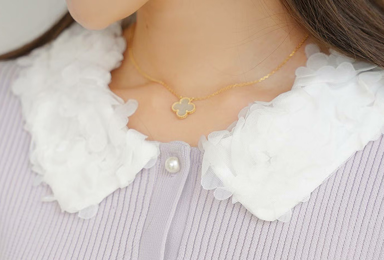 気品を咲かせる甘すぎない大人のフラワー