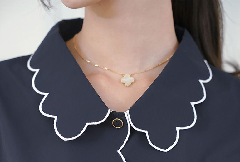 波打つリズムでこなれ見えするスカラップ