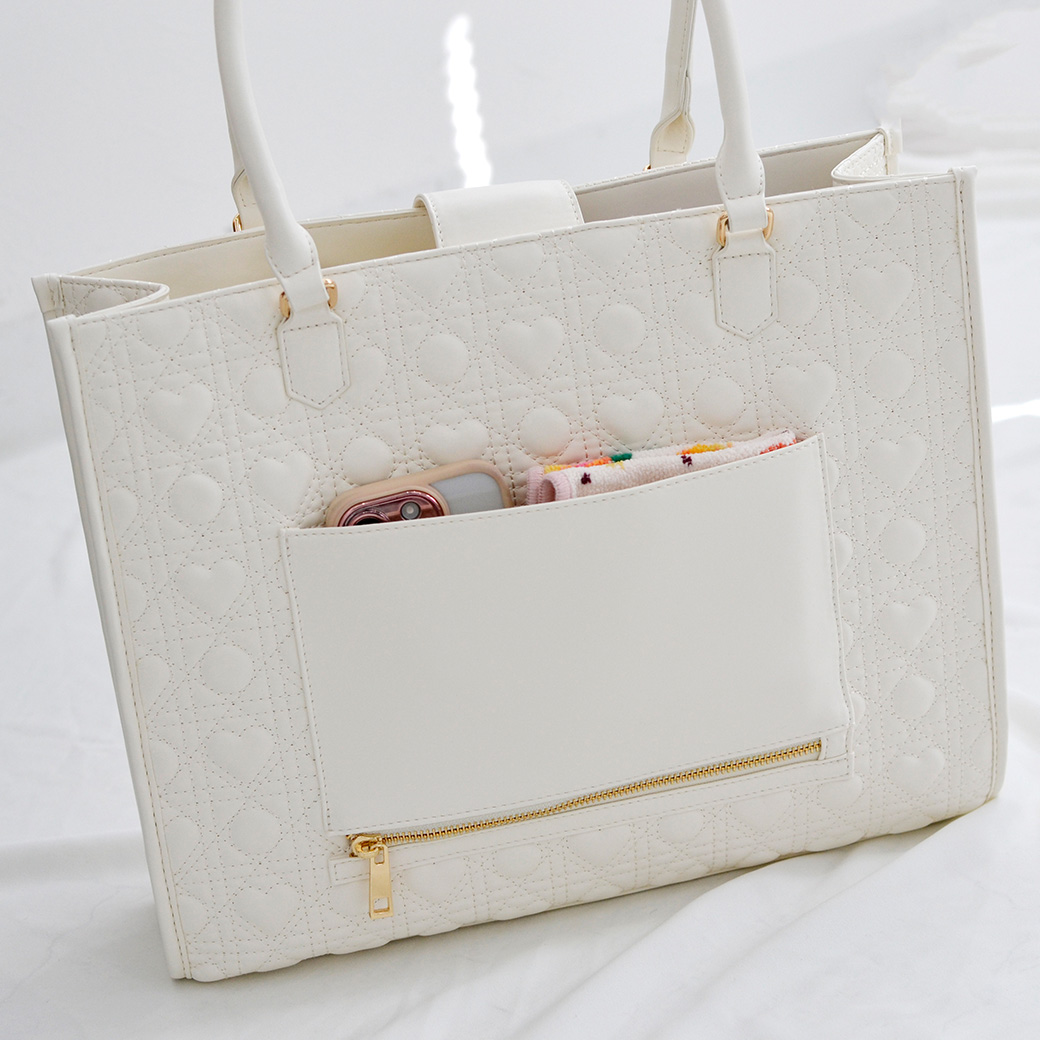 ファスナーを閉じてポケットに