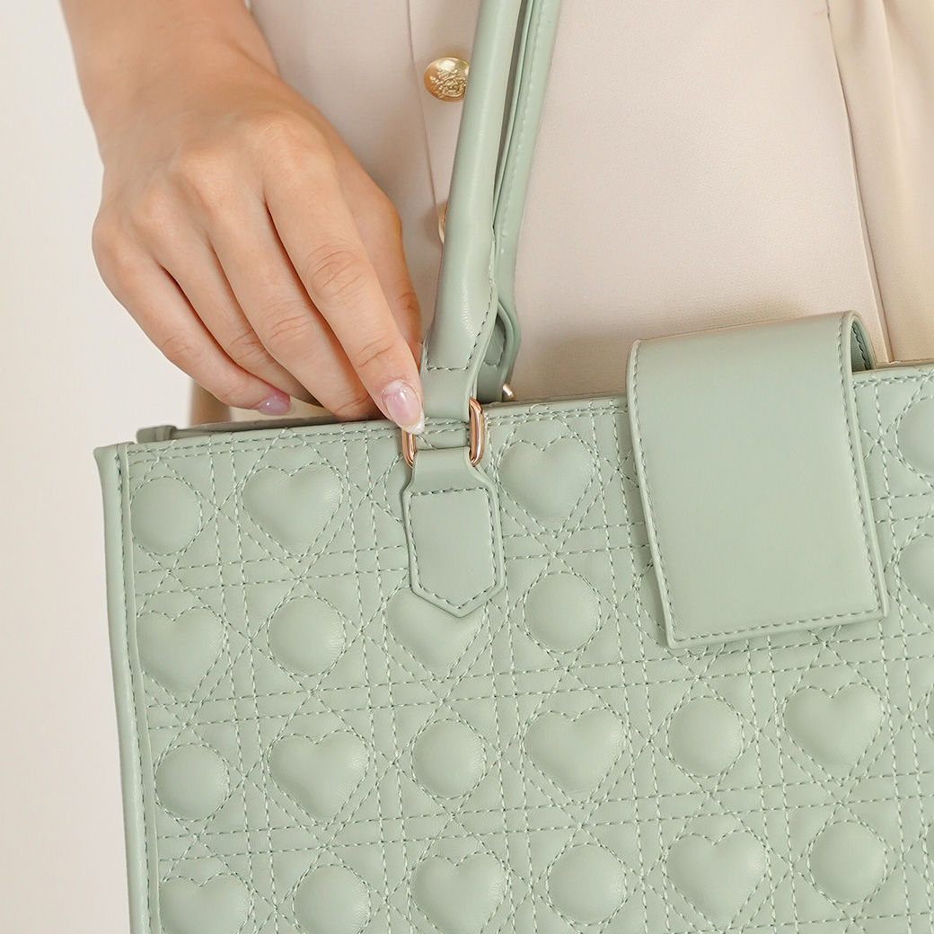 持ち手の接続部にスクエアカン付き