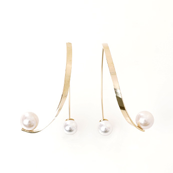 クロッシング パール ピアス