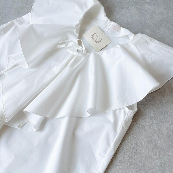 ラッフルカラー&フロント ブラウス Liala×PG